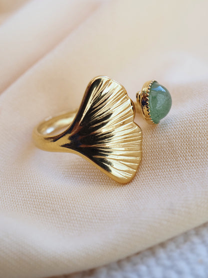 Bague ajustable SALOME - Feuille de Ginkgo acier inoxydable doré et pierre fine