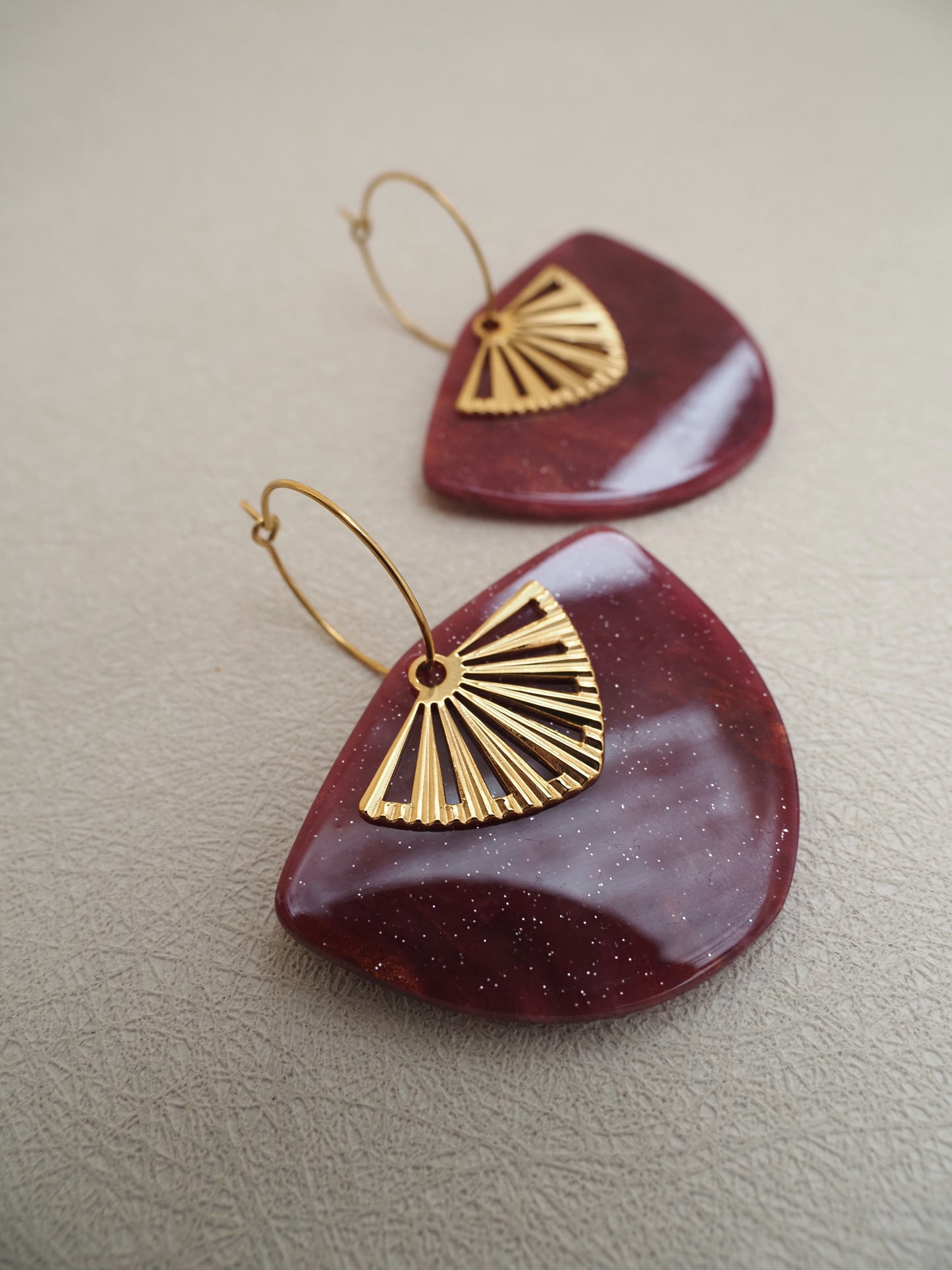 Boucles d’oreilles créoles CLEO – Acier inoxydable doré & pendants éventail pailletés