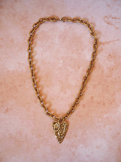 Collier court OXANNA l Grosse maille dorée en acier inoxydable et coeur martelé