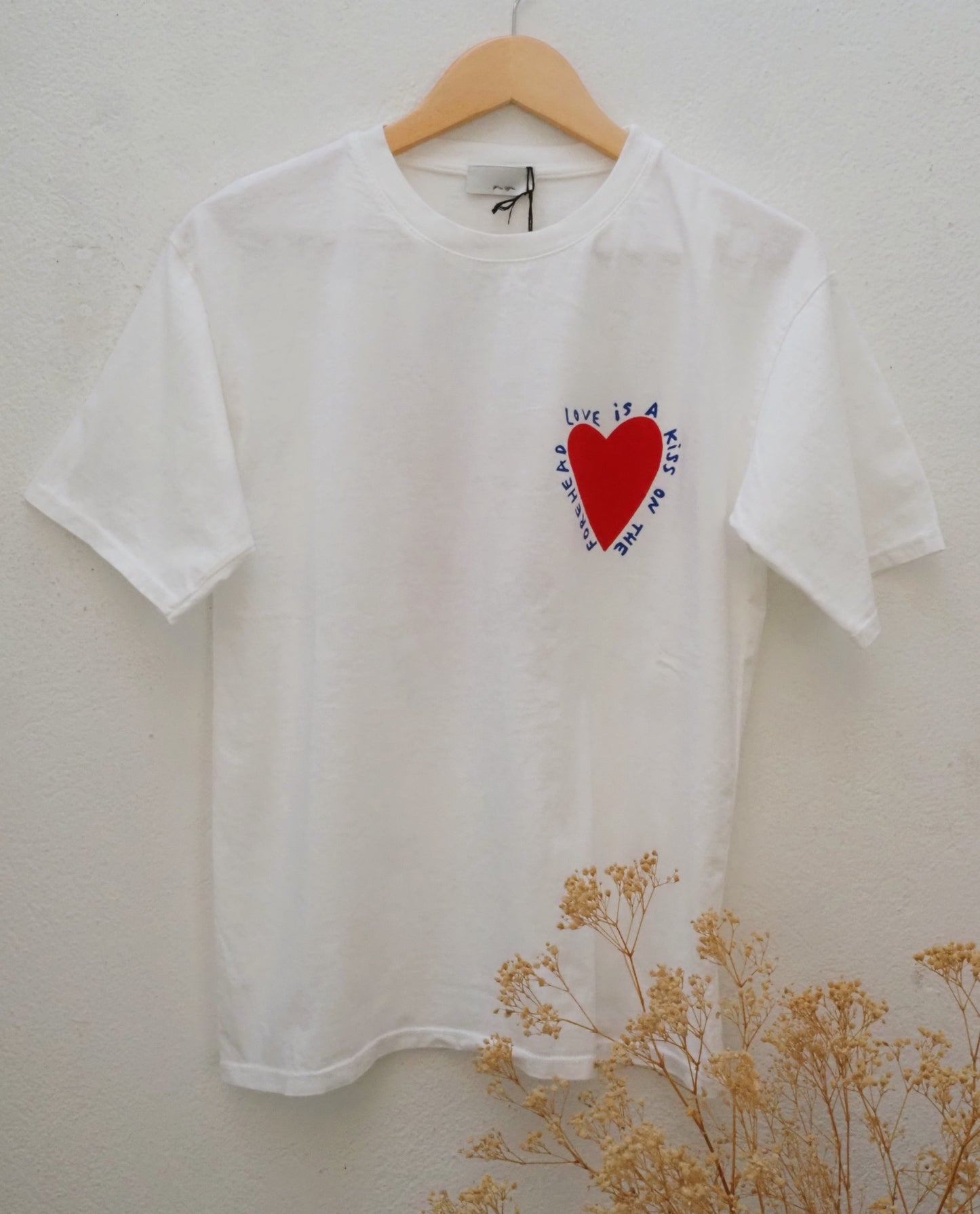 T-shirt Oversize Blanc - Love is a Kiss - Cœur Rouge