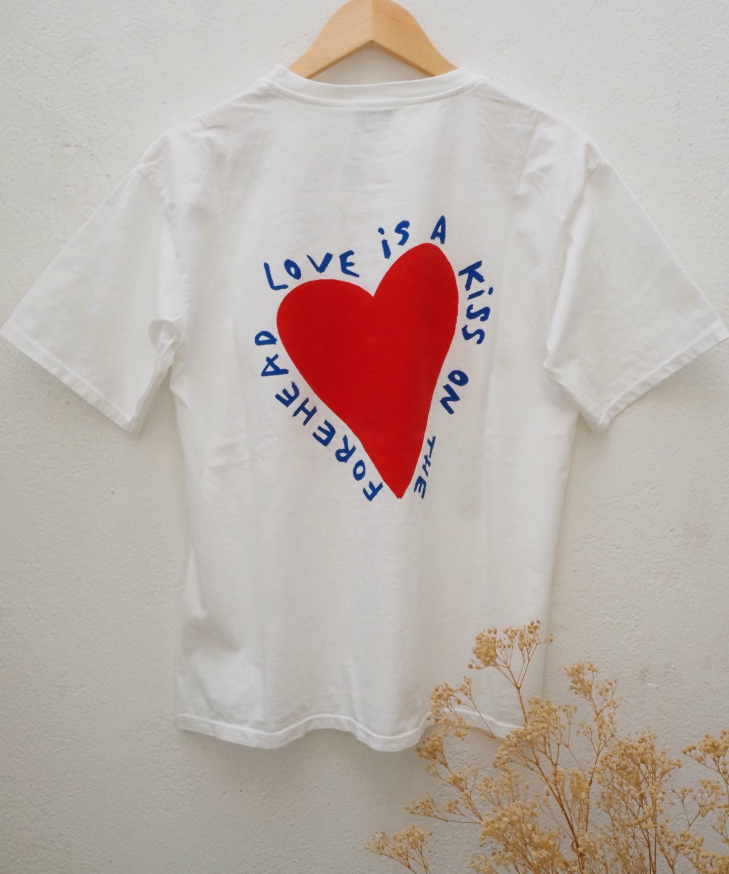 T-shirt Oversize Blanc - Love is a Kiss - Cœur Rouge