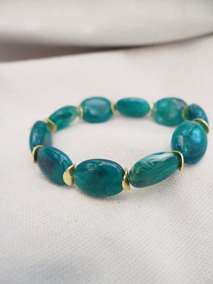 Bracelet Coloré OLIVIA – Perles ovales en résine marbrée & détails dorés