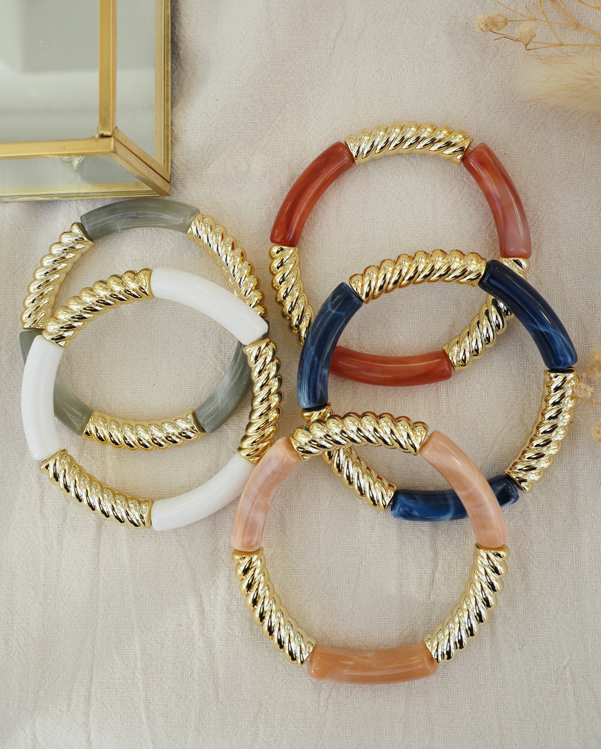 Bracelet jonc épais en résine opaque 65.5 mm - motif fleurs - Ambre Bracelet jonc épais en résine opaque 65.5 mm - motif fleurs - Ambre