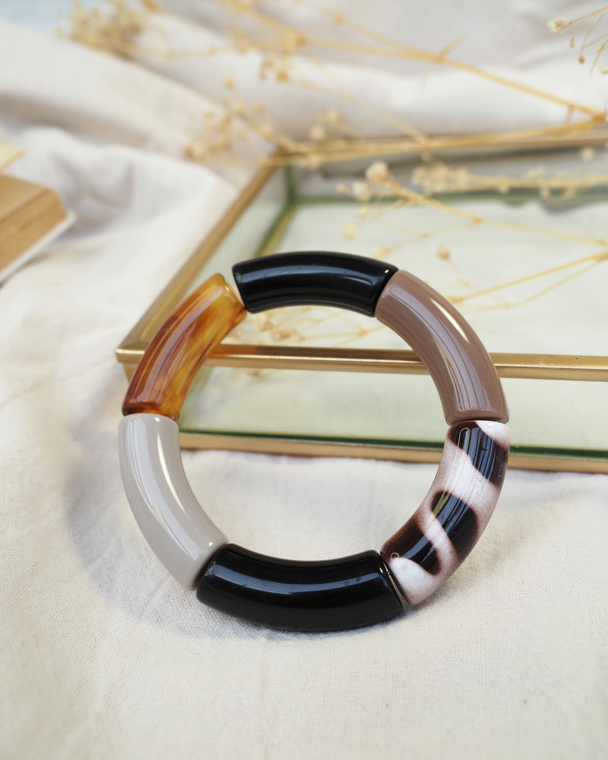 Bracelet Extensible En Résine Zsiska Avec Grosses Perles Rouge Cerise - Occasion Avec élastique Noir