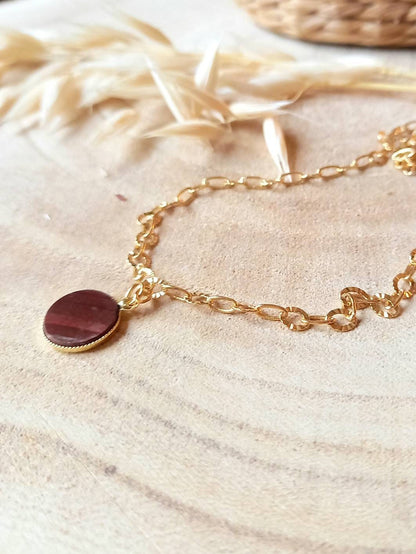 Collier CASSIE / maille ovale facettée / doré à l'or fin 24k / médaille en pierre naturelle jaspe rouge