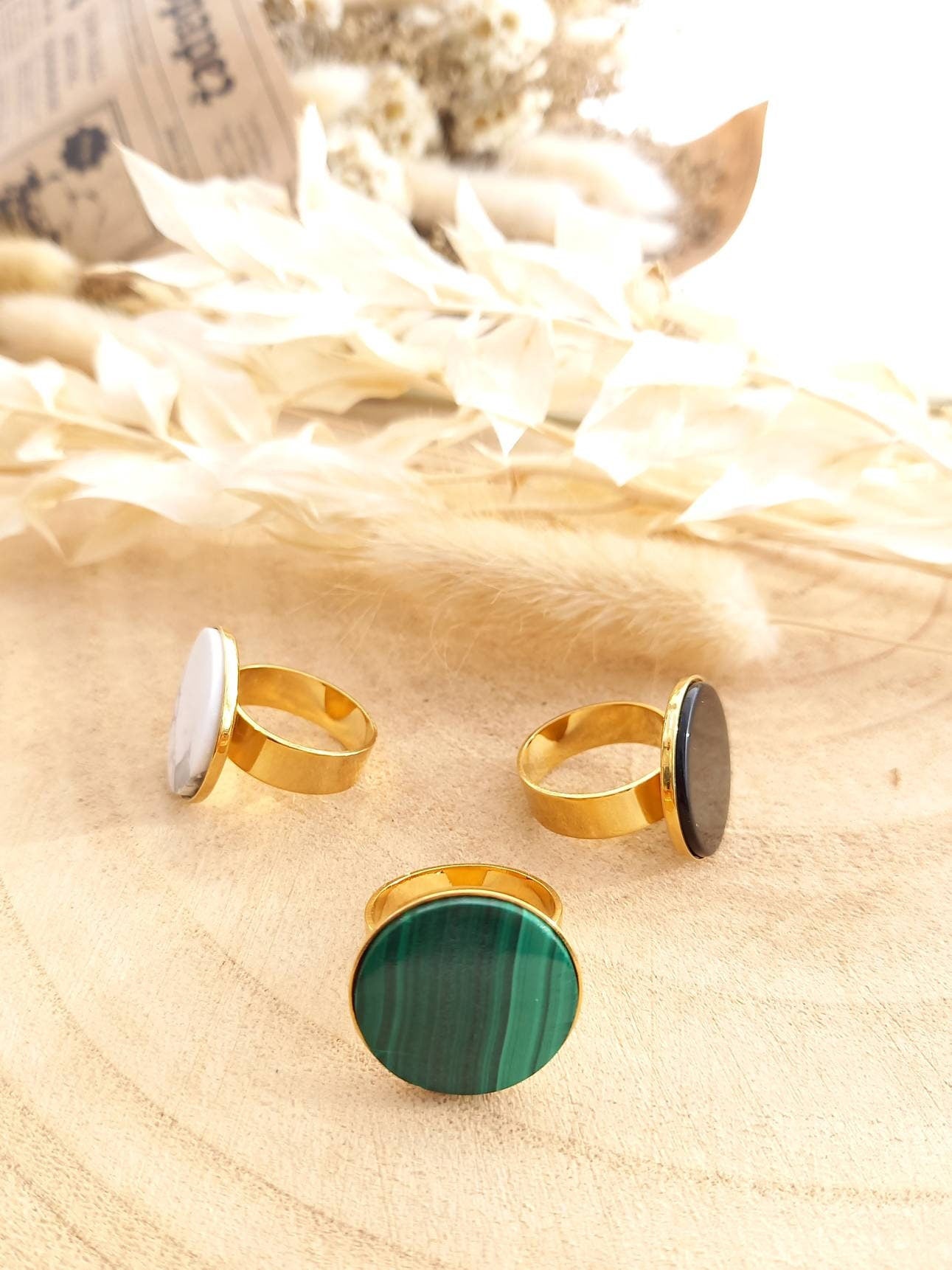 Bague ajustable MATHILDE / cabochon en pierre malachite / acier inoxydable doré