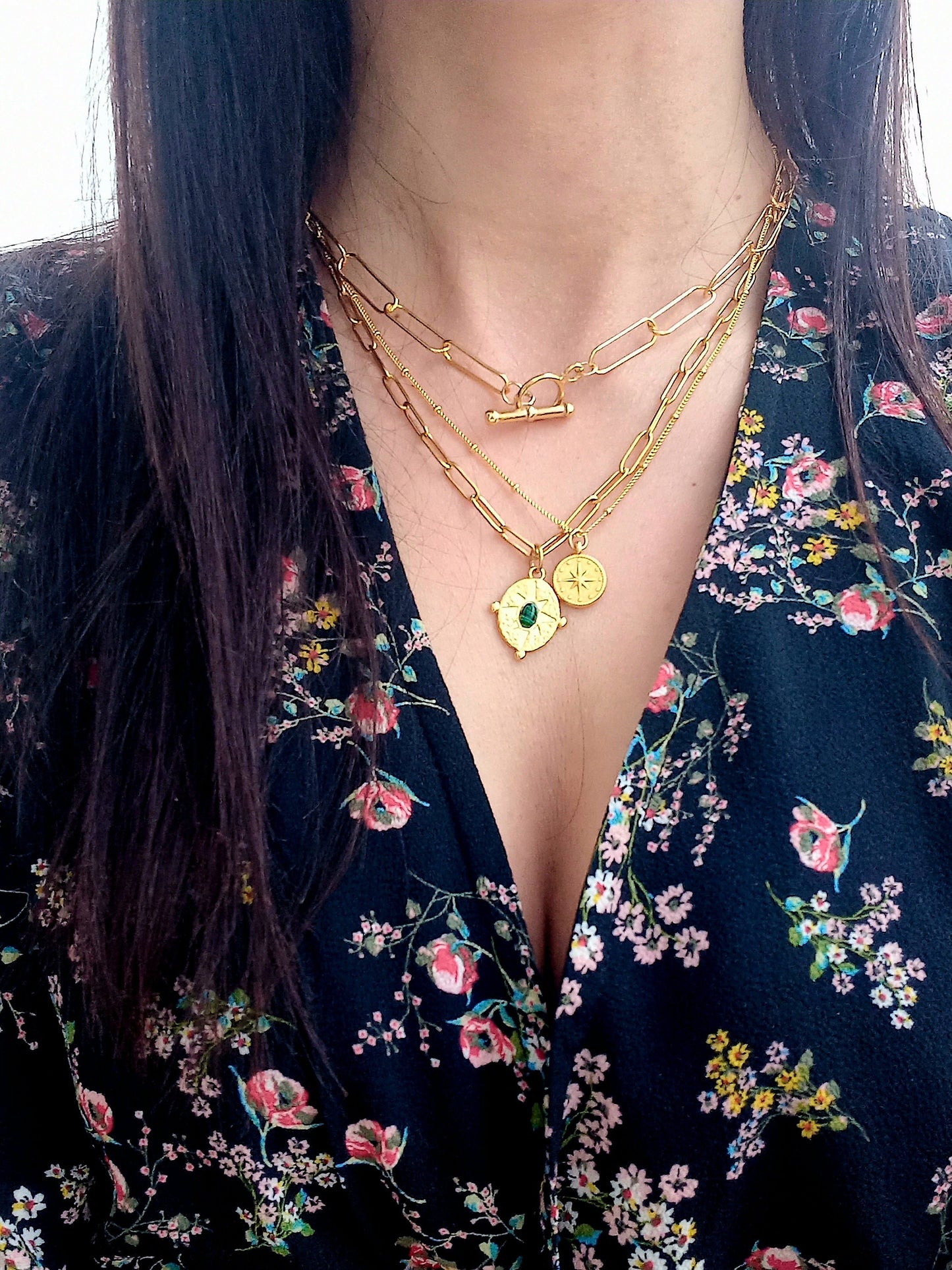 Collier FLAVIE / chaîne maille fine à boules dorée à l'or fin / médaille Etoile du Nord
